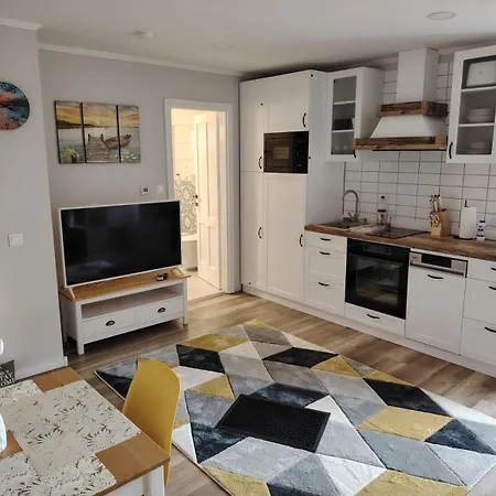 Pupi Apartmanhaz Apartment Balatonlelle